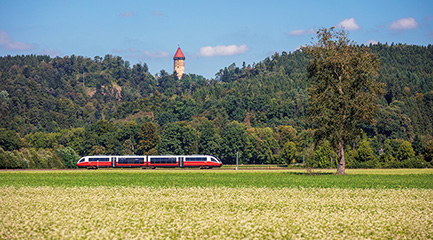 Donauuferbahn bei Burg Clam