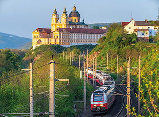 Stift Melk und Regionalzug